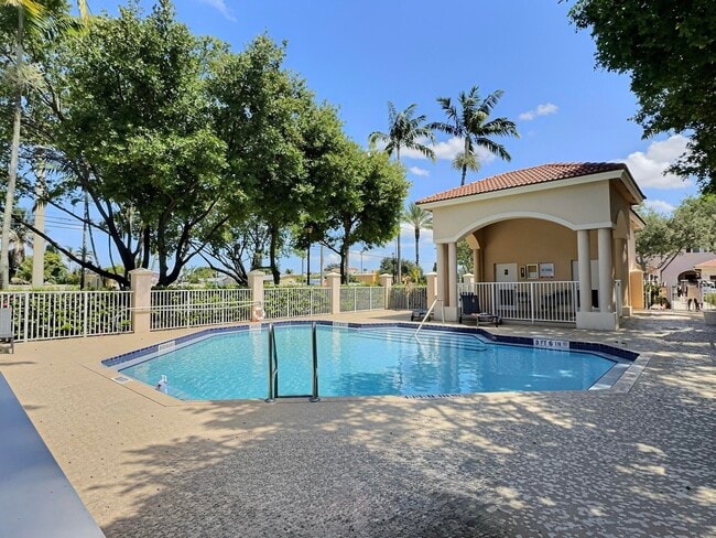 Building Photo - 8833 S Isles Cir