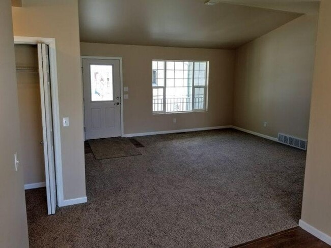Building Photo - 3 bedroom in Billings MT 59106