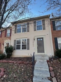 Building Photo - SPACIOUS TOWNHOUSE IN GERMANTOWN