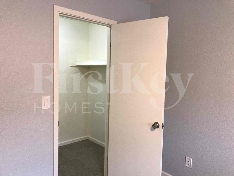 Building Photo - 8923 W Harmont Dr