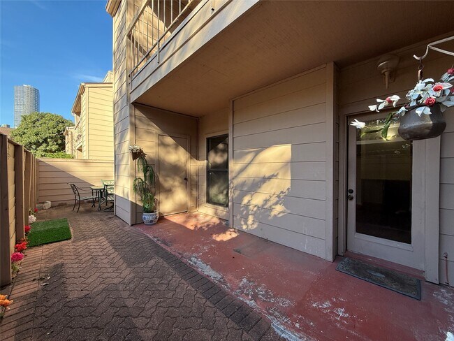 Building Photo - 2125 Augusta Dr