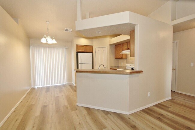 Building Photo - Immaculate Single-Level Home