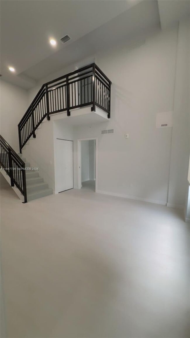 Building Photo - 18300 SW 98th Ave