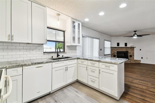 Building Photo - 1102 Shadowbrook Dr N