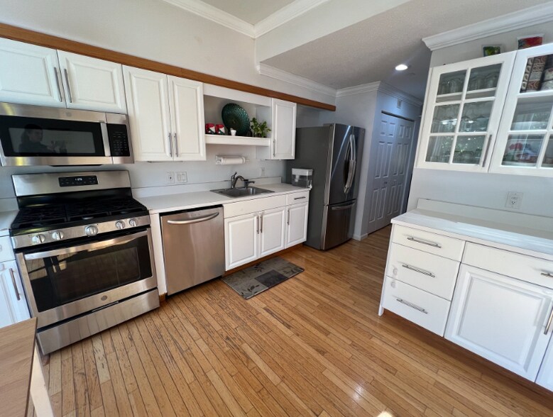 Building Photo - 9 Maple Ridge Dr