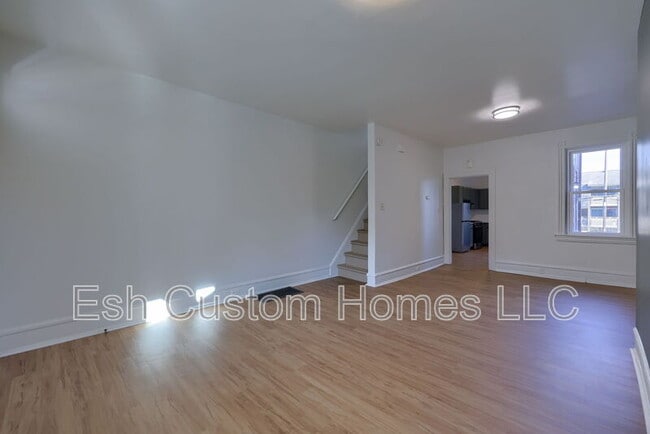 Building Photo - 227 S Ann St