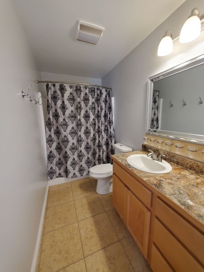 Building Photo - 3 Bedroom 2 Bath Single Family Home