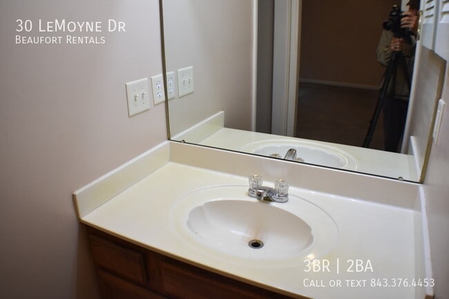 Building Photo - 30 Le Moyne Dr