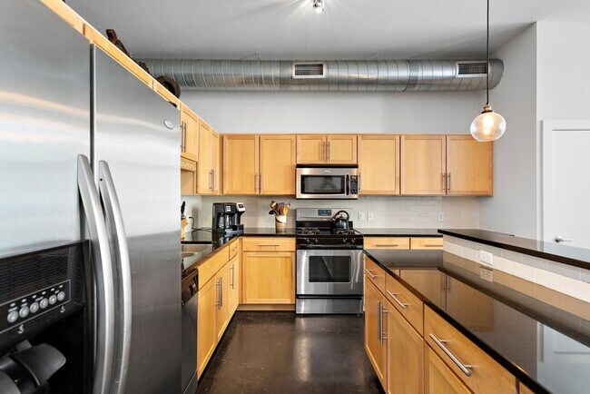 Building Photo - 1601 E Cesar Chavez St