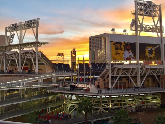 Building Photo - Beautiful Condo Right Across from Petco Park!