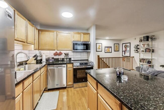Building Photo - 2 bedroom in Chicago IL 60613