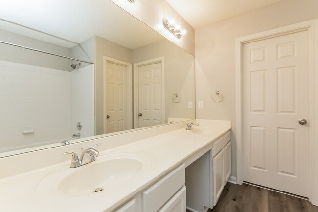 Building Photo - 1631 Heyford Cir