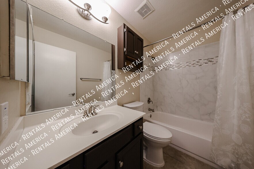 Building Photo - 4583 W Elgin St