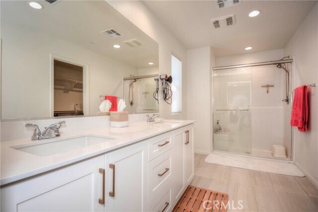 Building Photo - 24218 Hillcrest Dr