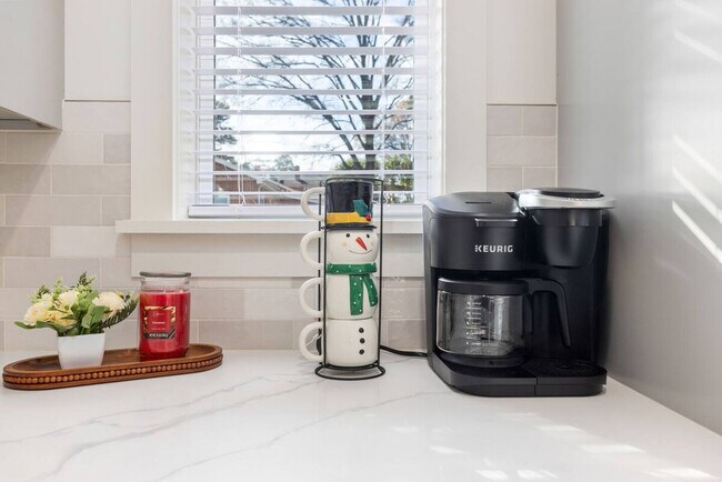 Building Photo - 806 Colorado Ave