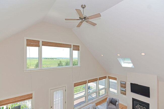 Building Photo - Dog-Friendly Winter Rental on Plum Island