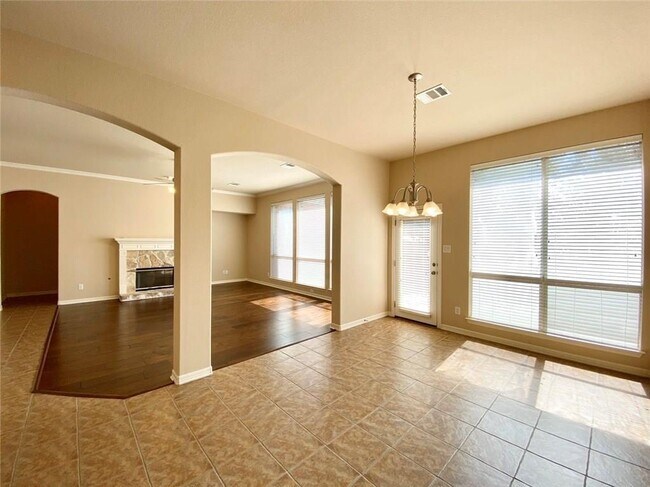 Building Photo - 2806 Cool River Loop