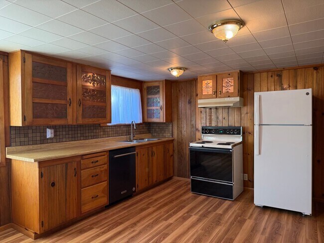 Building Photo - Cute Ashland Cottage | Two bedroom, two bath home | Available Now