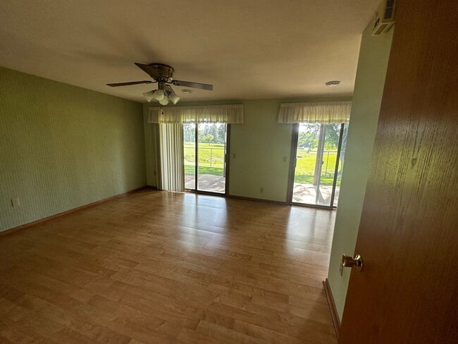 Building Photo - Charming 2-Bedroom, 2-Bathroom Home Overlo...