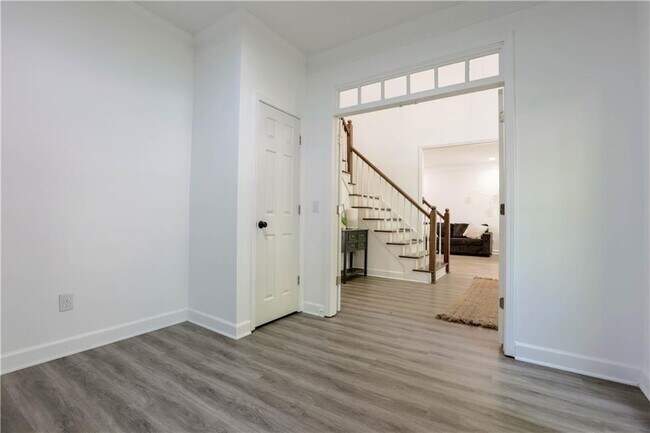 Building Photo - 5685 Ashewoode Downs Dr