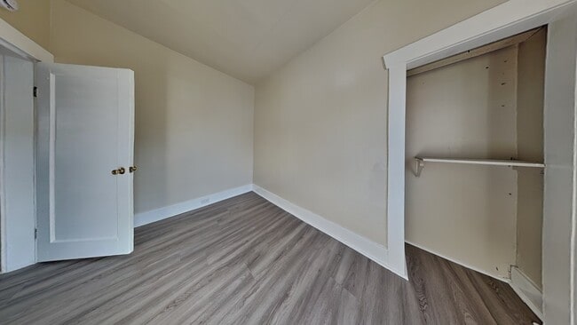 Building Photo - 718 S Yakima Ave