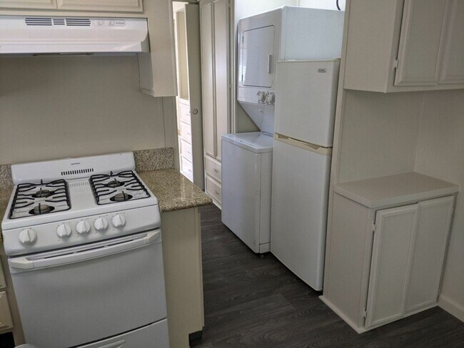 Building Photo - 3512 El Paso Alto Rd