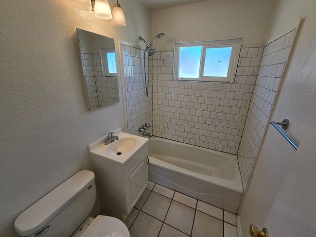 Building Photo - Clairemont  3br, 1 ba. Detached Home.
