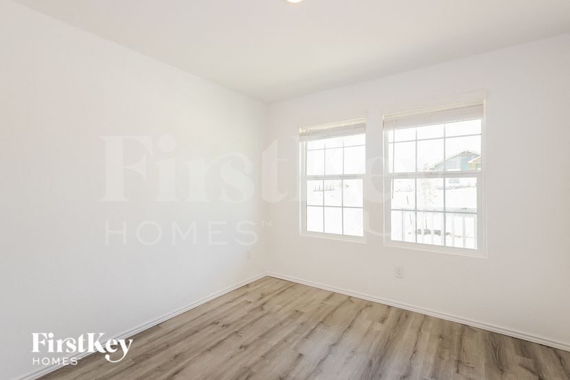 Building Photo - 131 Agave Cir