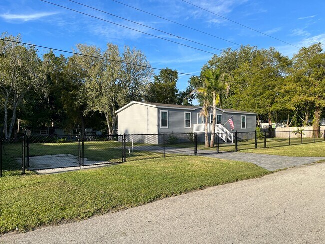 Building Photo - 155 Elsie Dr