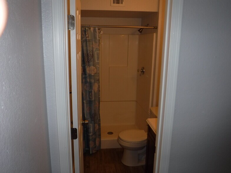 Building Photo - 712 N Santa Barbara #16
