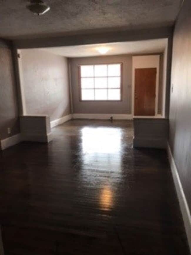 Building Photo - 3 bedroom 1 bathroom