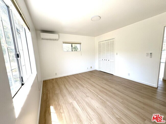 Building Photo - 559 Tico Rd