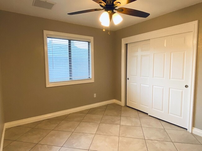 Building Photo - AVAILABLE NOW!!