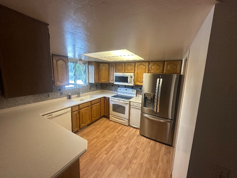 Building Photo - 13331 S Trestle Ln