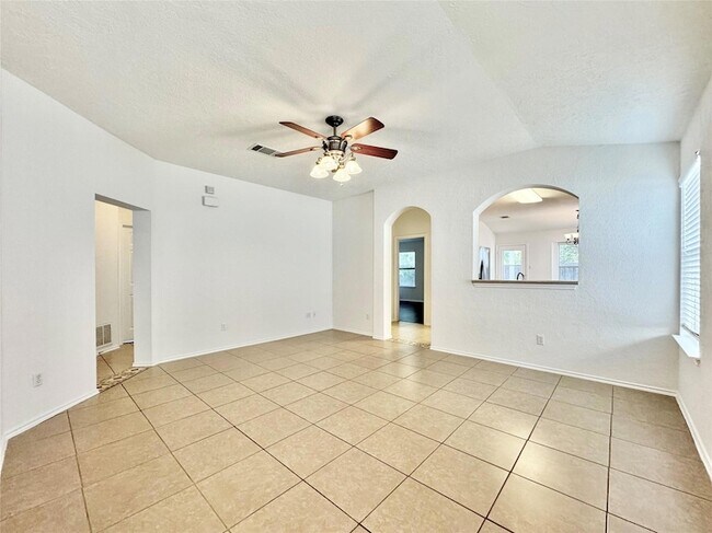 Building Photo - 1015 Aiken Dr