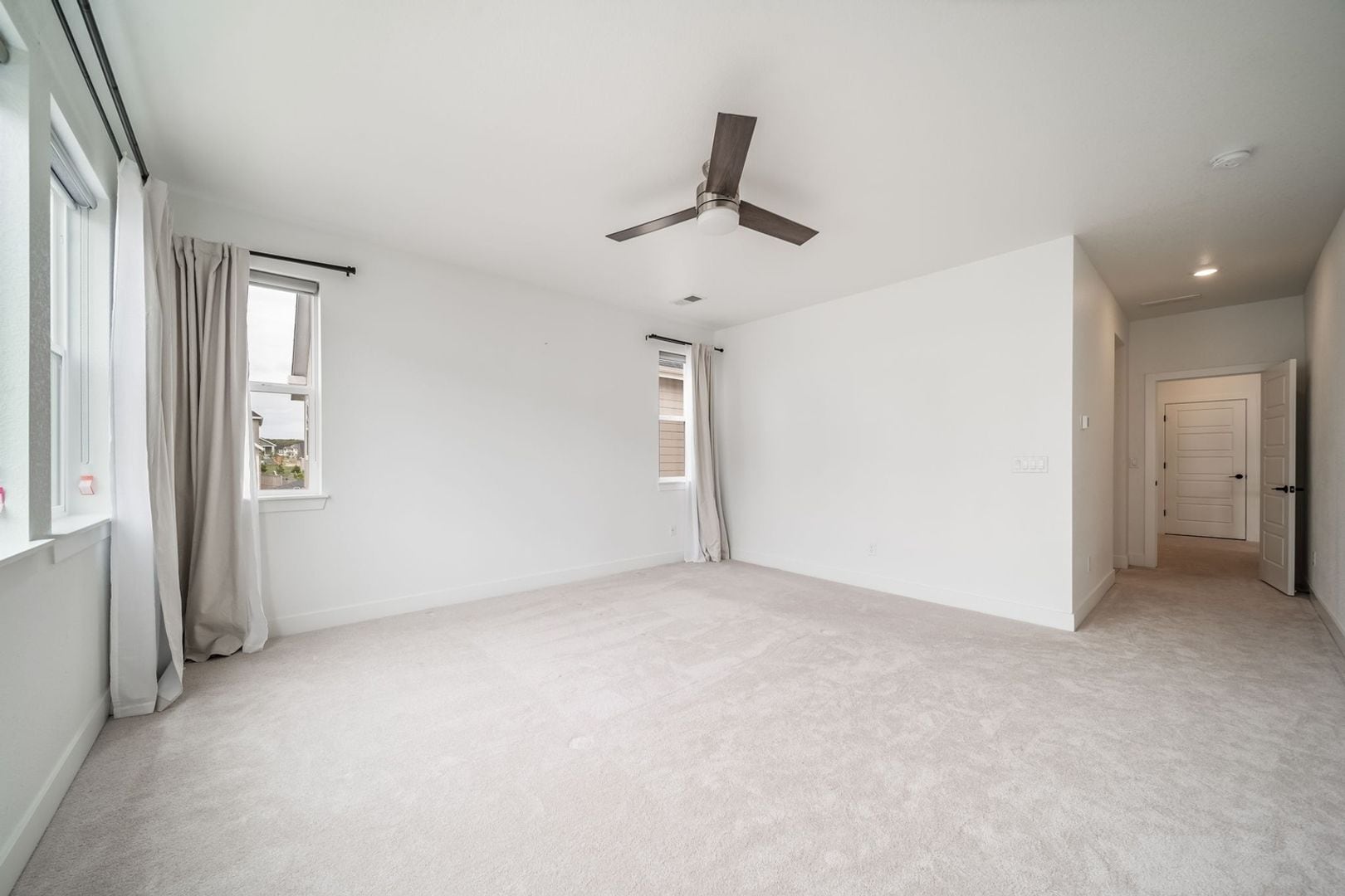 Building Photo - 16596 Dry Cp Dr