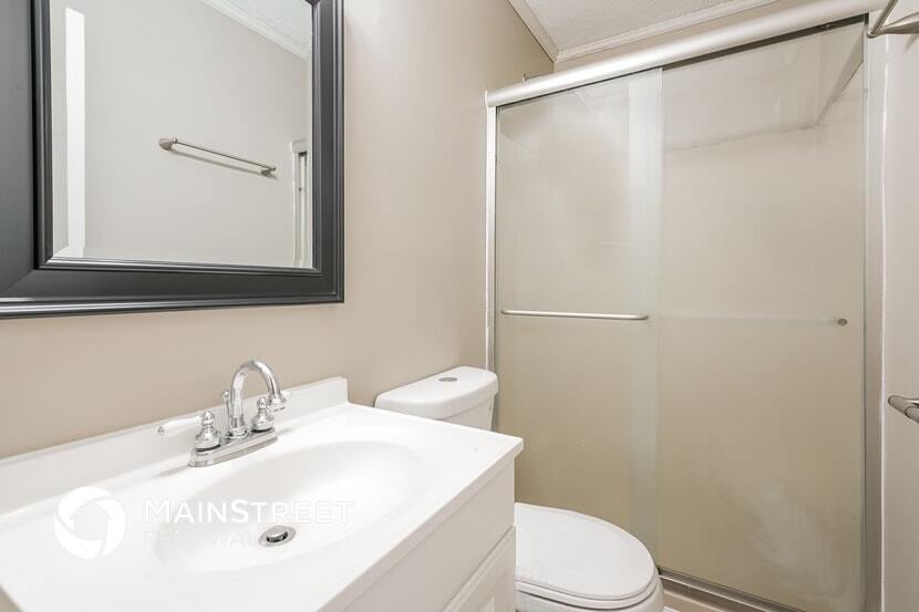 Building Photo - 305 Station St E