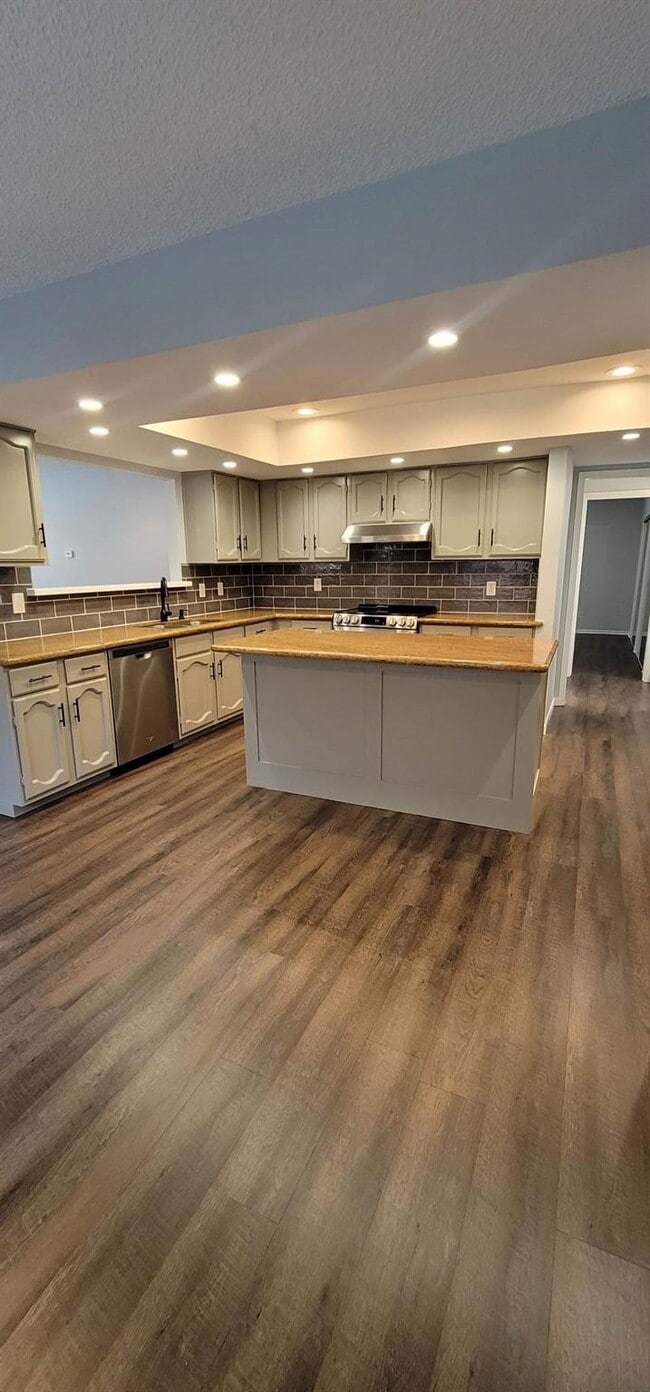 Building Photo - 9614 Charter Ridge Dr