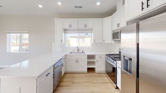 Building Photo - 4BD/2BA, Quick Walk to Campus!