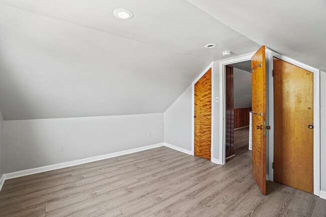 Building Photo - Fantastic Home in Fort Dupont Park! Parking and Basement Included!