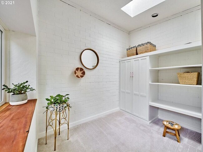 Building Photo - 1641 NW 31st Ave