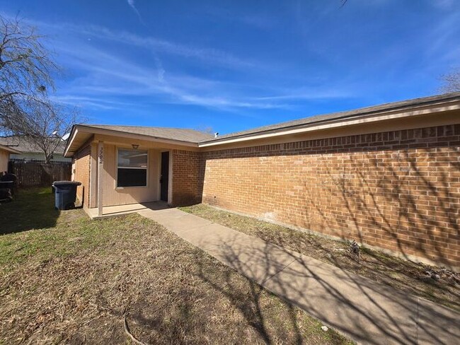 Building Photo - 3702 Hulen Park Cir