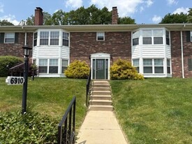 Building Photo - 6910 Carriage Hill Dr