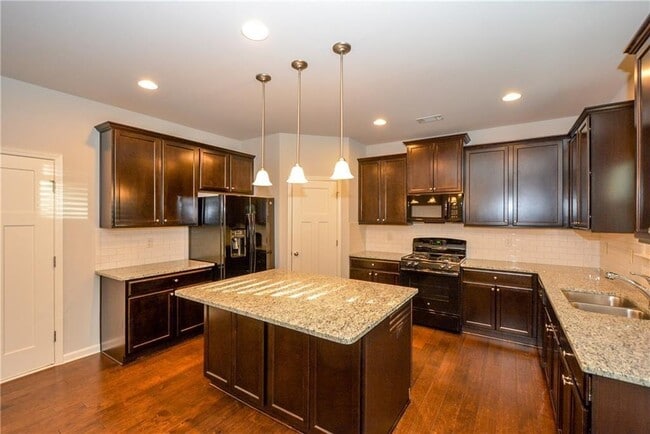 Building Photo - 617 Mimosa Way