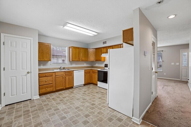 Building Photo - 132 N Tarver Ave