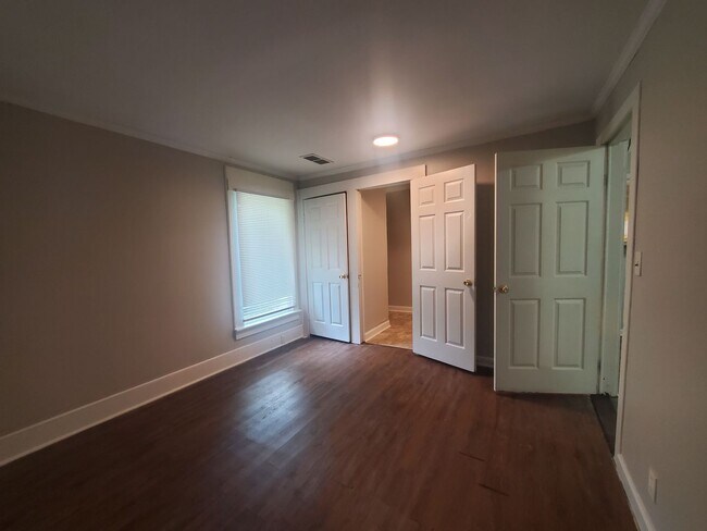 Building Photo - 3 Bedroom 2 Bath House