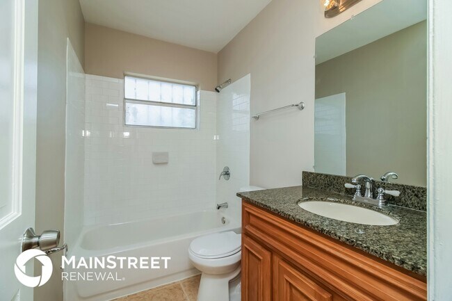 Building Photo - 804 Greenbriar Dr