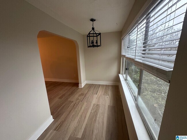 Building Photo - 412 Skyview Dr