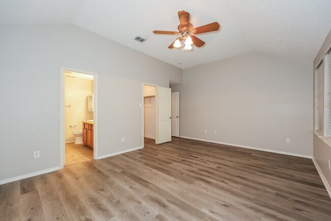 Building Photo - 430 Creekwood Ct