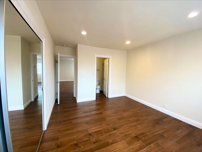 Building Photo - Luxury Spacious 2BD Apartment Home! AC! Wa...